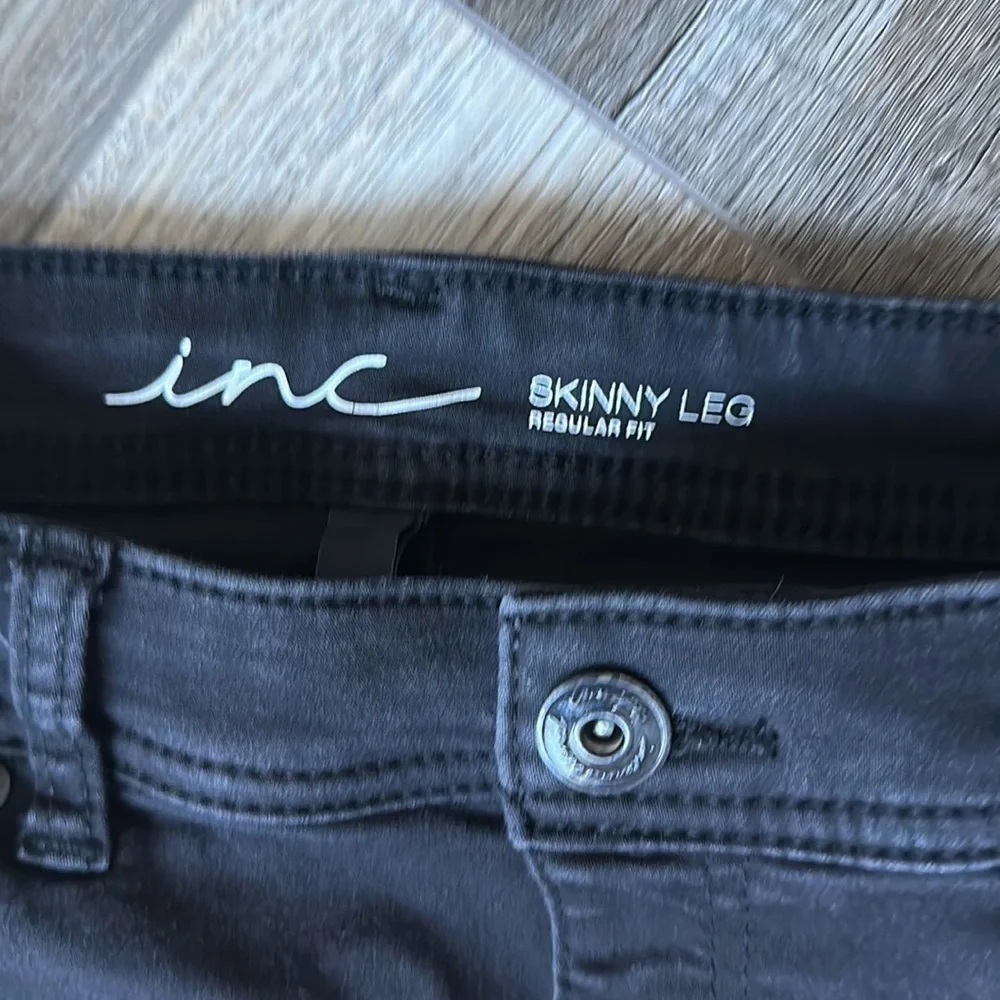INC jeans skinny jeans size 4 black bikercore fitted